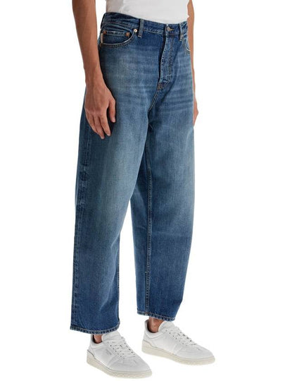 wide-legged cropped jeans with a relaxed - VALENTINO - BALAAN 2