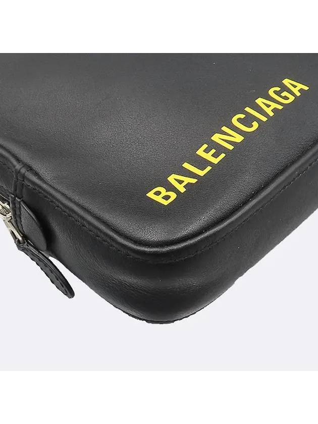 476976 Black Leather Triangle Pouch - BALENCIAGA - BALAAN 4