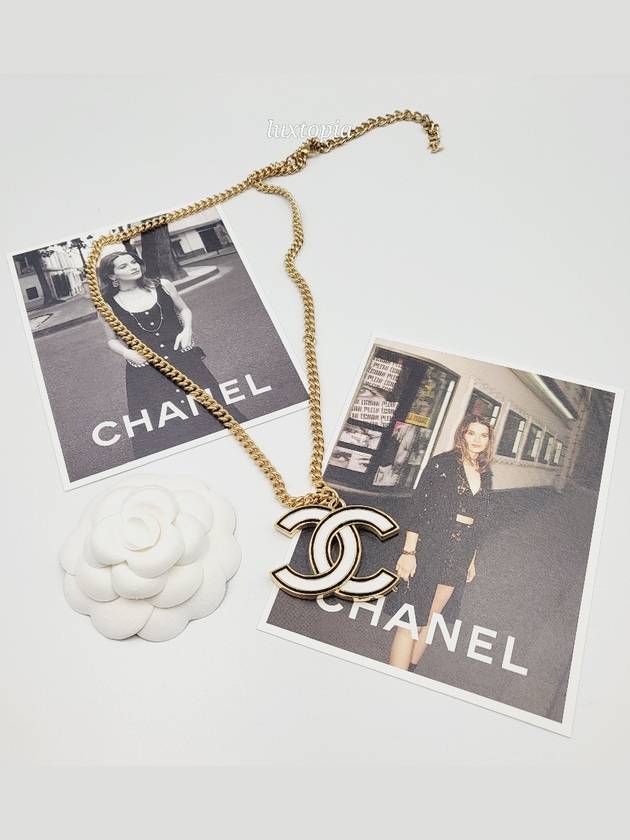 24C Women’s Necklace White Big CC Logo Long Chain ABC564 - CHANEL - BALAAN 1