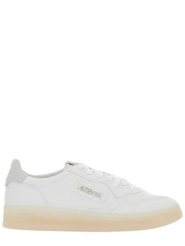 'Medalist' White Low Top Sneakers With Embossed Logo On The Tongue In Grained Leather Man - AUTRY - BALAAN 1