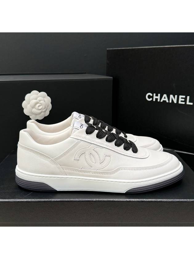 Calfskin Low Top Sneakers White - CHANEL - BALAAN 5