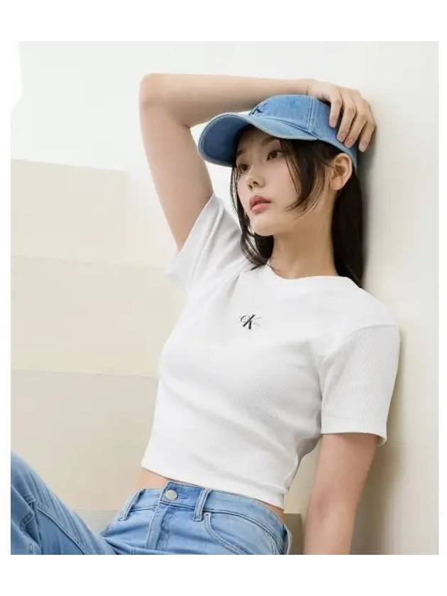 JEANS Women s White Logo Badge Cropped Short Sleeve T Shirt J221595 YAF - CALVIN KLEIN - BALAAN 1