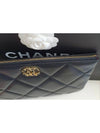 19 Clutch Medium Black Clutch Bag 19 Clutch Goat Skin AP0951 - CHANEL - BALAAN 4