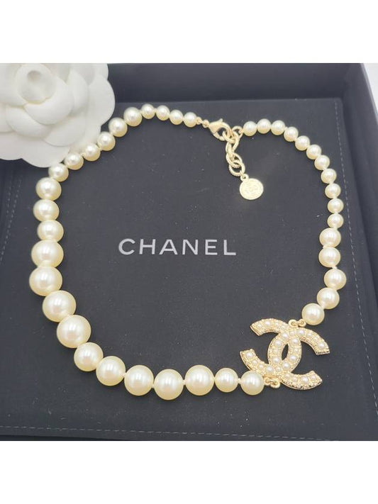 Necklace Metal Glass Pearls Resin & Gold Pearly White Crystal - CHANEL - BALAAN 2