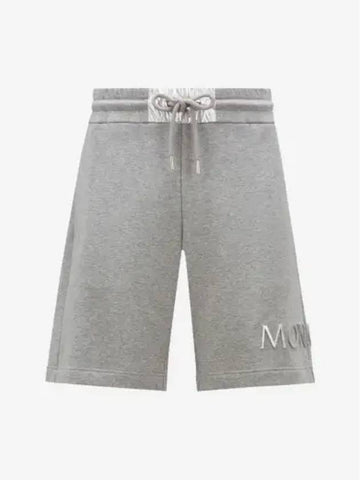 23FW logo patch pocket short pants 8H00001 89A2L 986 - MONCLER - BALAAN 1