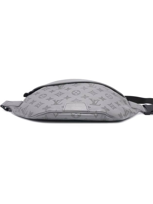 Women s Louis Vuitton M46108 Gray Monogram Shadow Leather Discovery Bumbag Hip Sack gt second bag Gangbuk used luxury goods - LOUIS VUITTON - BALAAN 6