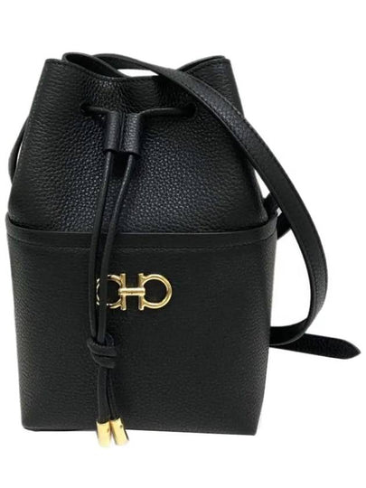 Grained Leather Gancini Mini Bucket Bag Black - SALVATORE FERRAGAMO - BALAAN 2