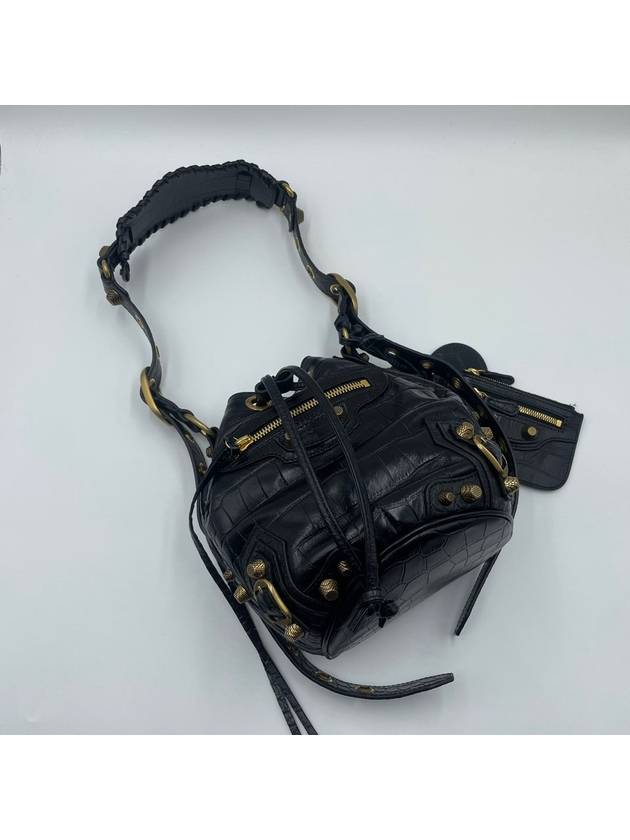 Le Cagole XS Leather Bucket Bag Black - BALENCIAGA - BALAAN 7