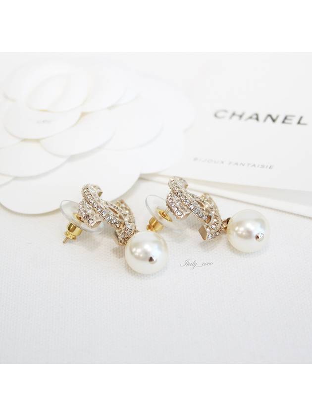 Crystal CC Pearl Drop Earrings A86506 Y00902 Z2953 - CHANEL - BALAAN 3