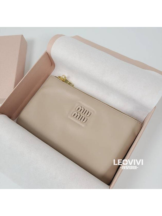 Cameo Envelope Leather Clutch Bag Beige - MIU MIU - BALAAN 2