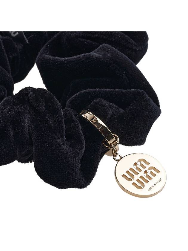 Medal Logo Velvet Scrunchie Black - MIU MIU - BALAAN 5