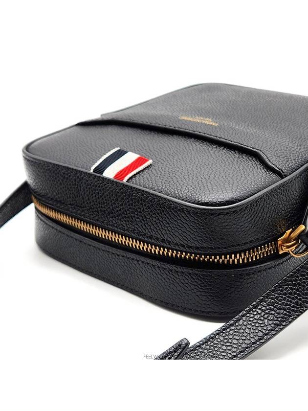 Soft Pebble Grain Vertical Cross Bag L336001 - THOM BROWNE - BALAAN 6