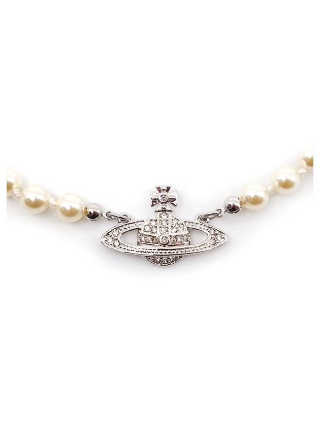 Mini Bas Relief Pearl Necklace Platinum Cream Pearl Crystal - VIVIENNE WESTWOOD - BALAAN 3