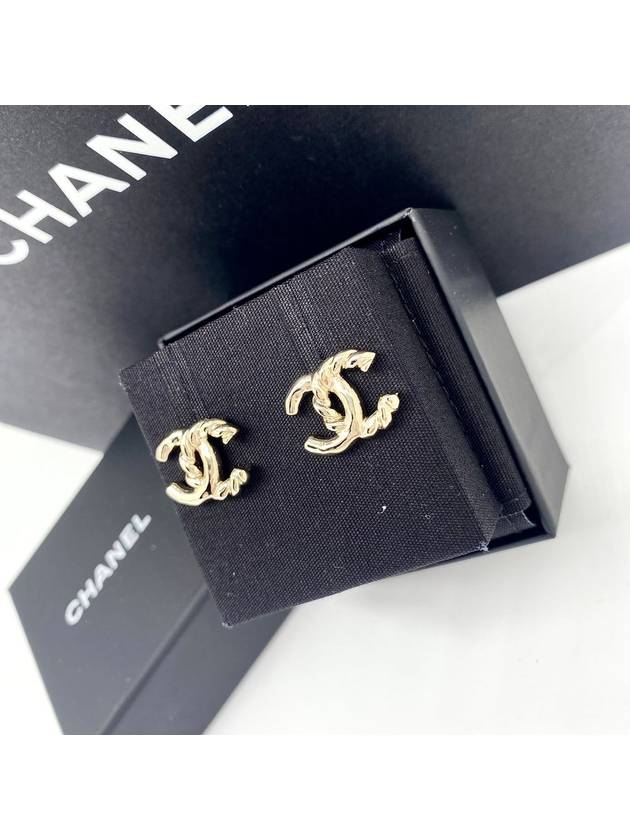 25C Women s Basic CC Logo Season Earrings Gold ABE953 - CHANEL - BALAAN 4