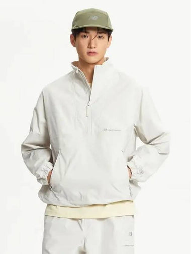 NBNAE31813 UNI ESS Warm up Anorak LGRAY - NEW BALANCE - BALAAN 1