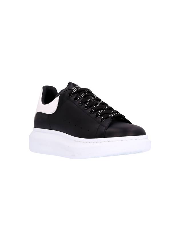 Oversized Leather Tab Low Top Sneakers Black - ALEXANDER MCQUEEN - BALAAN 3