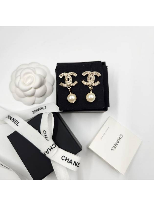 CC Metal Logo Pearl Earrings Gold - CHANEL - BALAAN 3