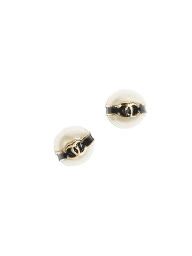 CC Logo Pearl Stud Earrings Black White - CHANEL - BALAAN 1