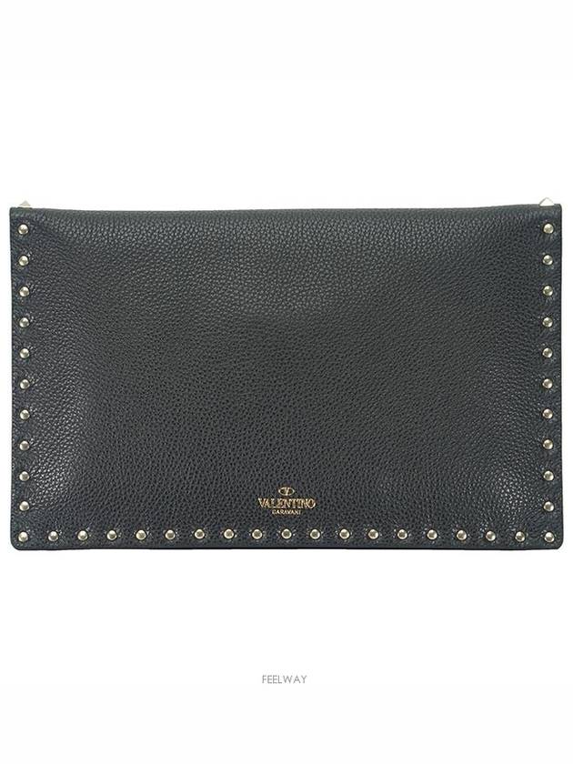 Rockstud Envelope Pouch Clutch Bag Black - VALENTINO - BALAAN.