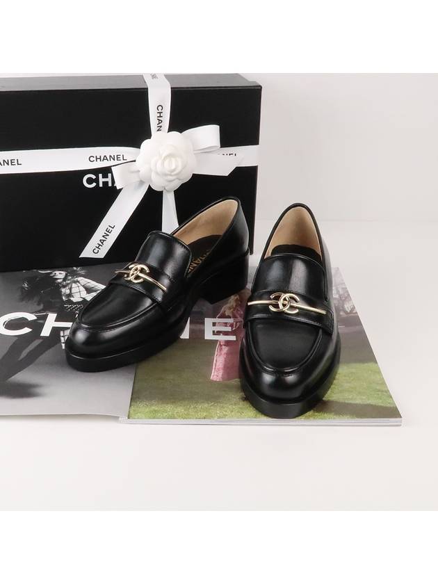 CC Logo Moccasin Patent Enamel Loafers Black - CHANEL - BALAAN 3