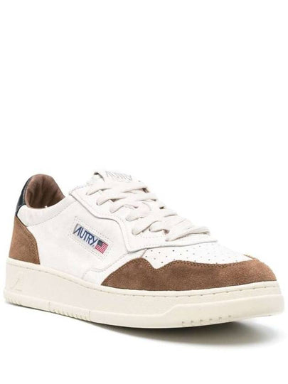 'Medalist Low' Brown And White Low Top Sneakers With Side Logo Detail In Leather And Suede Man - AUTRY - BALAAN 2