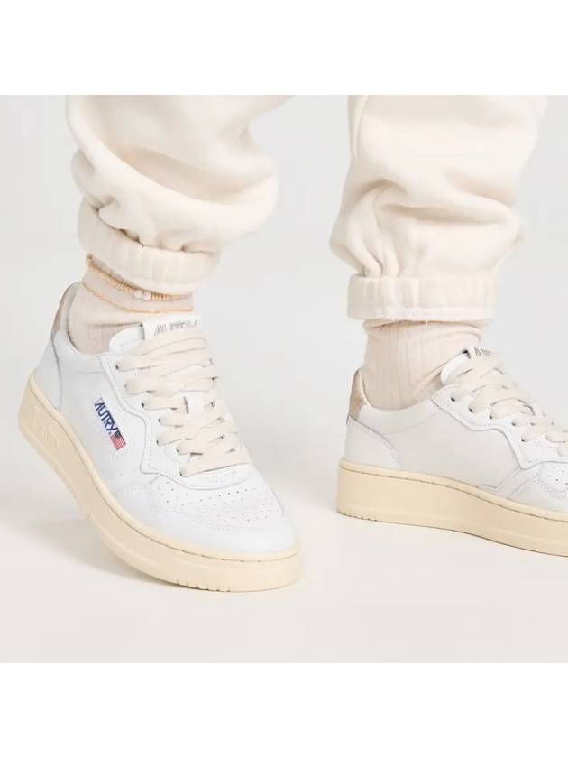 Medalist Low Top Sneakers Beige White - AUTRY - BALAAN 3