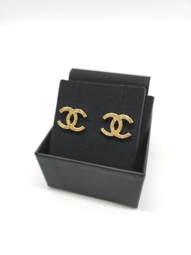 CC Logo Earrings Gold - CHANEL - BALAAN 7