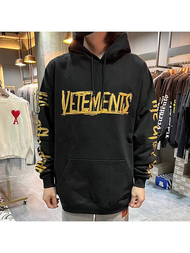 World Tour Print Hoodie Black - VETEMENTS - BALAAN 3