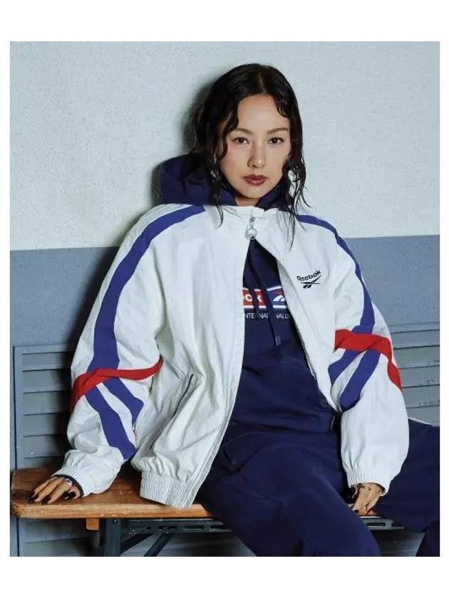 Hyori Lee wears legendary warm up windbreaker OFFWHITE off white - REEBOK - BALAAN 1