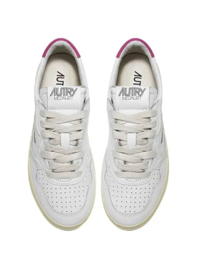 Women's Medalist Leather Low Top Sneakers White Pink Tab - AUTRY - BALAAN 6