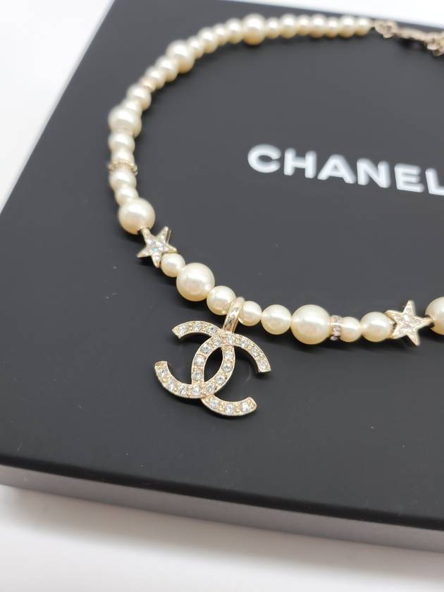 Women's CC Logo Star Crystal Pearl Necklace White - CHANEL - BALAAN 5