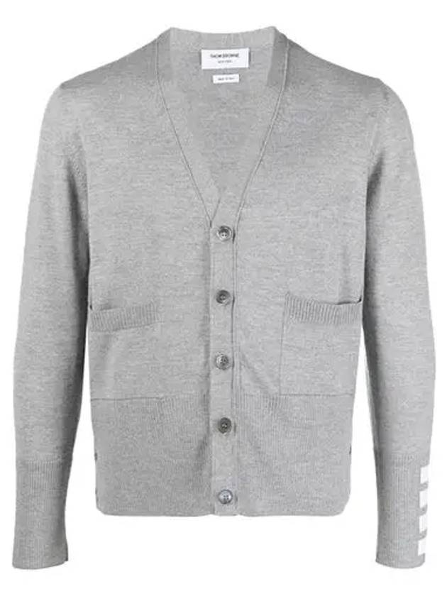 Men's Fine Merino Wool 4 Bar Cuff V-Neck Cardigan Grey - THOM BROWNE - BALAAN 2