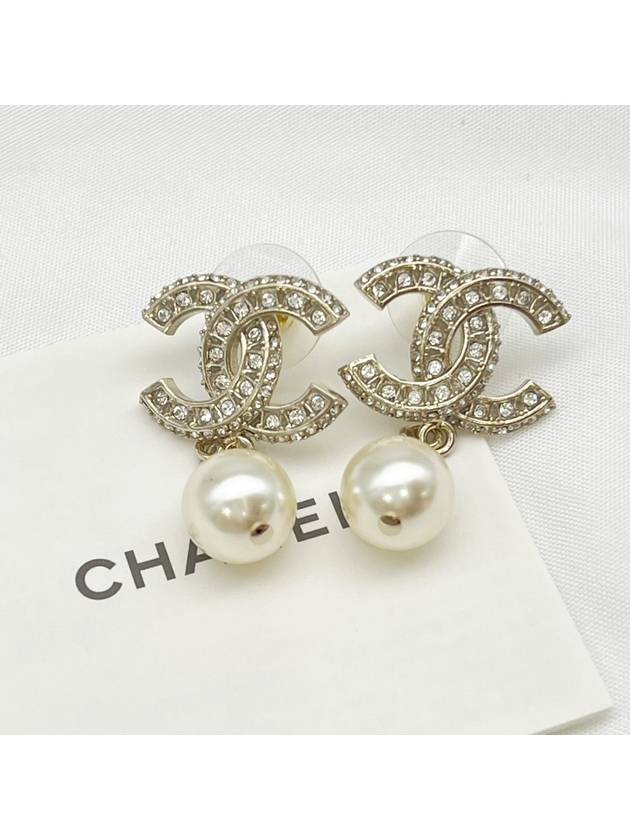 CC Metal Logo Pearl Earrings Gold - CHANEL - BALAAN 4