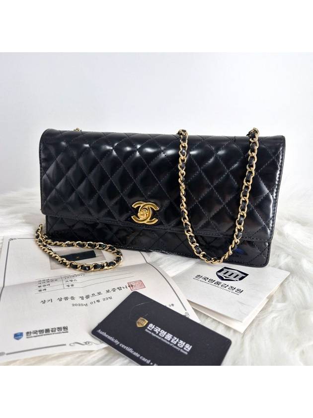 Patent chain cross bag black - CHANEL - BALAAN 4