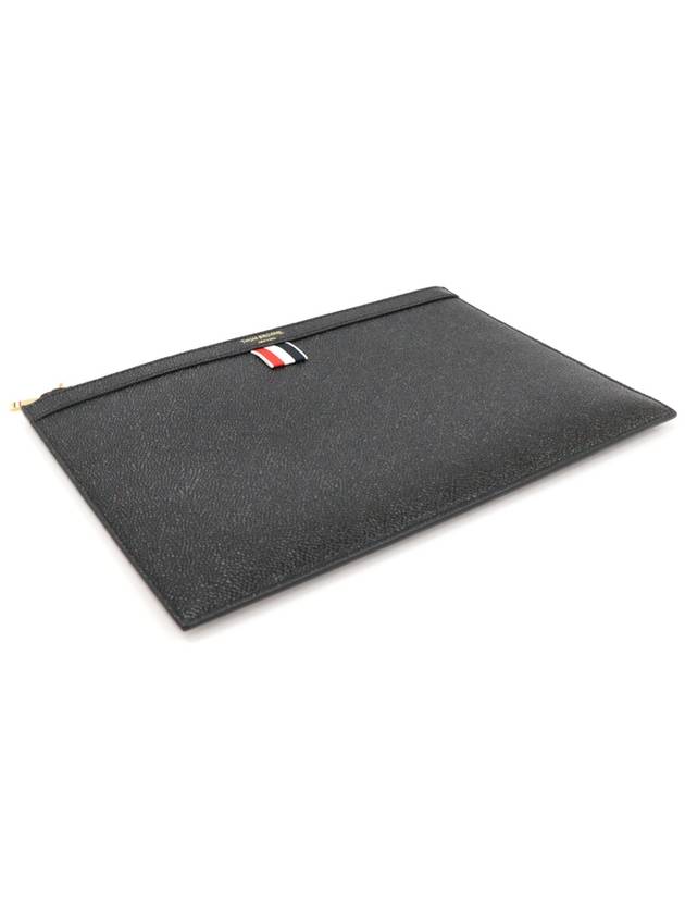 MAC019L00198001 Black Pebble Grain Leather Small Zipper Tablet Holder Clutch - THOM BROWNE - BALAAN 4