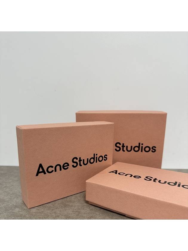 Embossed Logo Leather Card Holder White - ACNE STUDIOS - BALAAN 5