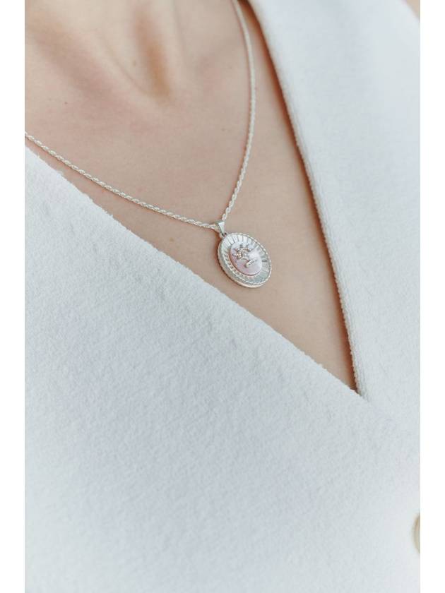 TWICE Momo Dahyun wearing Horizon MOP Silver Necklace - CHAMBRILLER - BALAAN 3