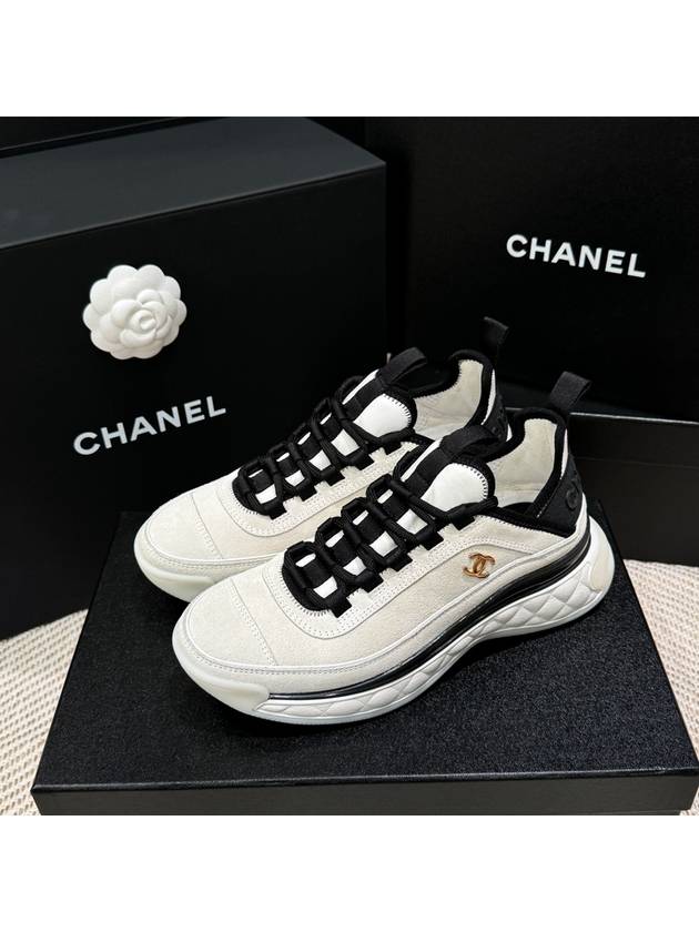 Women's mixed fiber sneakers suede white gold CC - CHANEL - BALAAN 2