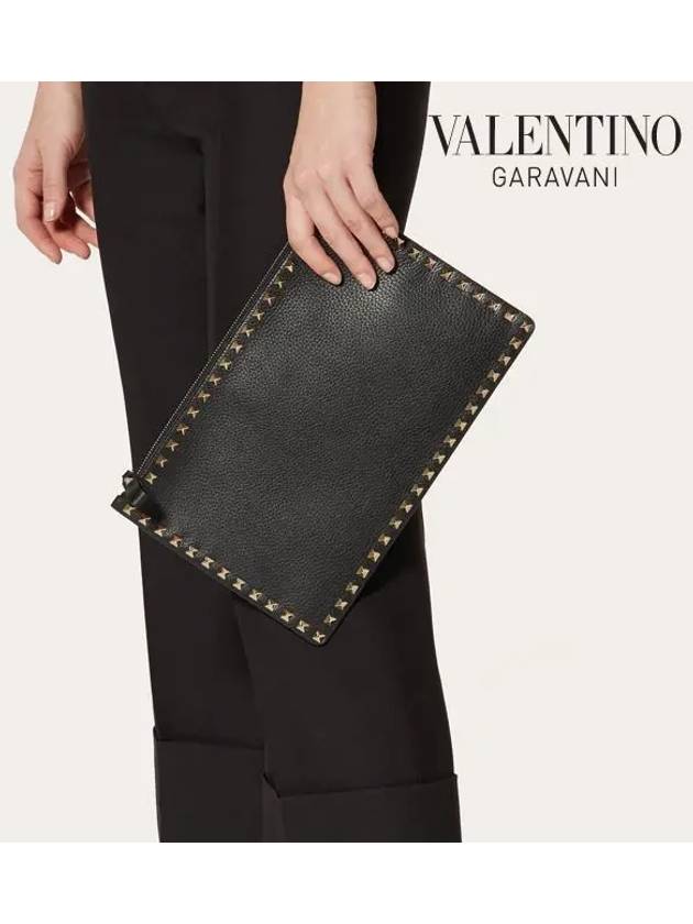 Rockstud Stampa Alce Clutch Bag Black - VALENTINO - BALAAN 10