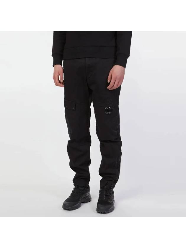 Men's Stretch Satin Lens Wappen Cargo Straight Pants Black - CP COMPANY - BALAAN.