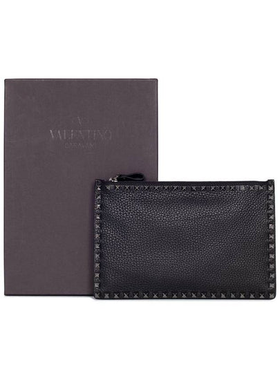 Rockstud Clutch Bag Black - VALENTINO - BALAAN 2