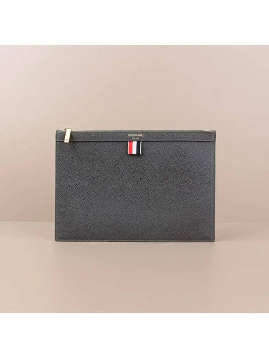 Pebble Grain Three Stripes Zipper Small Clutch Bag Dark Grey - THOM BROWNE - BALAAN 2