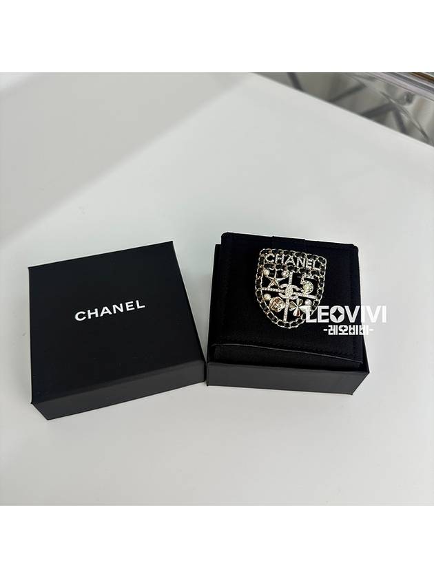 CC Lettering Logo Shield Stars 5 Camellia Clover Pearl Cubic Leather Chain Metal Brooch AB4702 - CHANEL - BALAAN 8