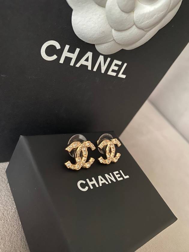 CC logo stud earrings gold - CHANEL - BALAAN 7