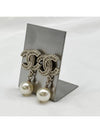 CC Metal Logo Pearl Earrings Gold - CHANEL - BALAAN 7