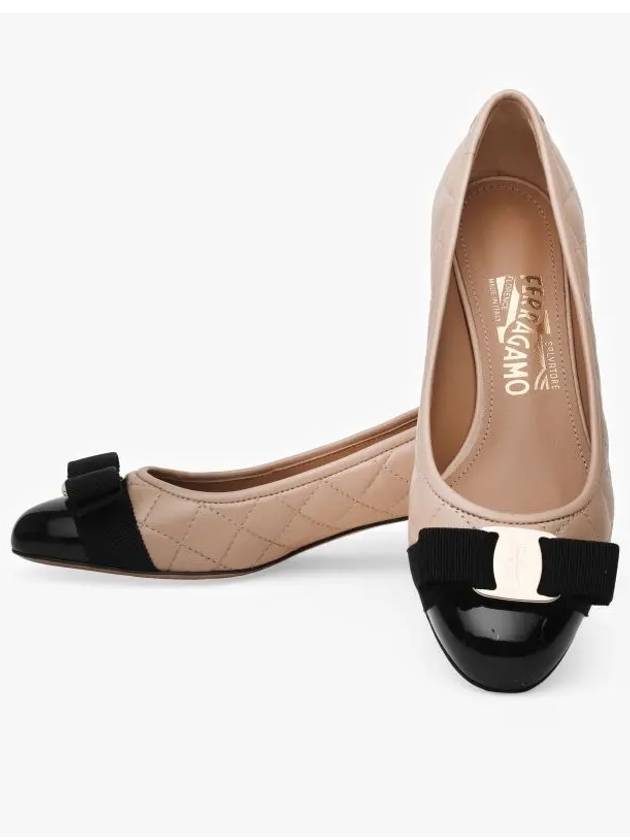 Vara Quilted Pumps Beige - SALVATORE FERRAGAMO - BALAAN 4