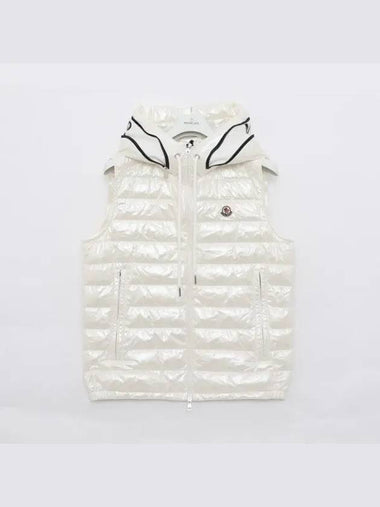 AKAISHI patch logo hooded padded vest men s jacket 1A00059 596J9 001 270068 1040617 - MONCLER - BALAAN 1