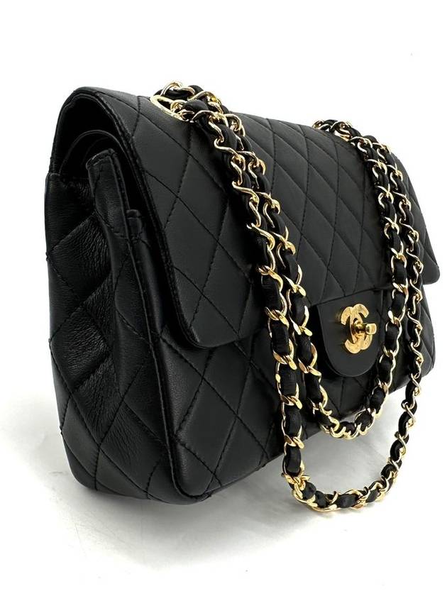 Lambskin classic medium shoulder bag - CHANEL - BALAAN 3