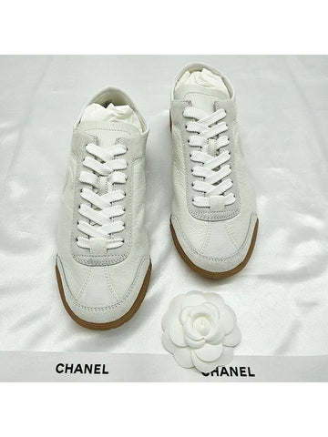 Sneakers CC Logo Velvet Calfskin Suede White G45996 - CHANEL - BALAAN 1