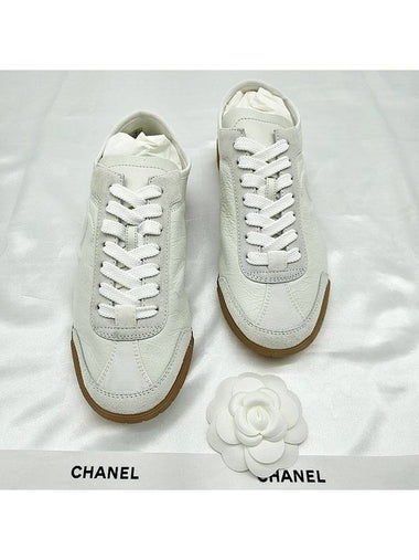 Sneakers CC Logo Velvet Calfskin Suede White G45996 - CHANEL - BALAAN 1